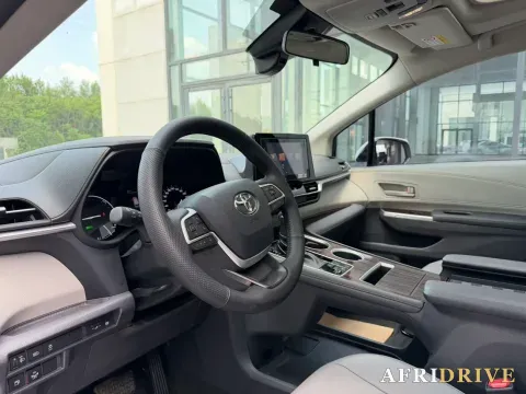 2023 Toyota Granvia 7