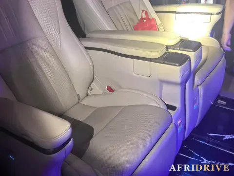 2021 Toyota Alphard 4