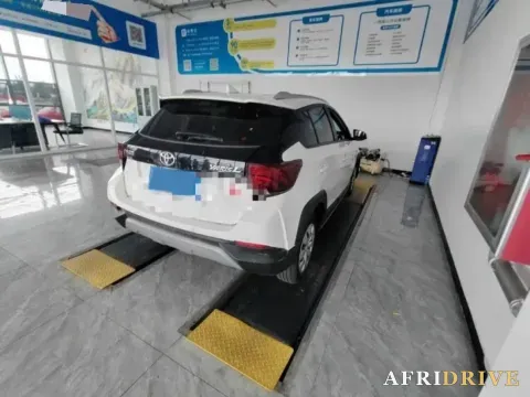 2022 Toyota Yaris L 4