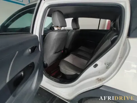 2022 Toyota Yaris L 6