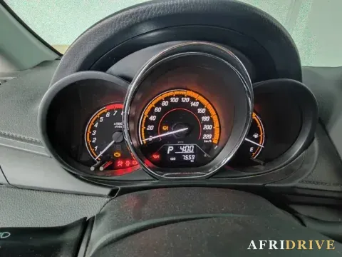 2022 Toyota Yaris L 7