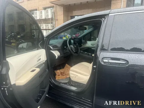 2021 Toyota Sienna 3