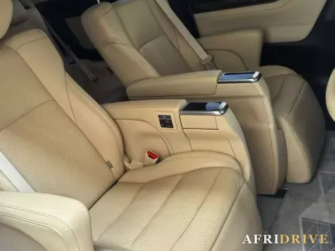 2021 Toyota Alphard 4