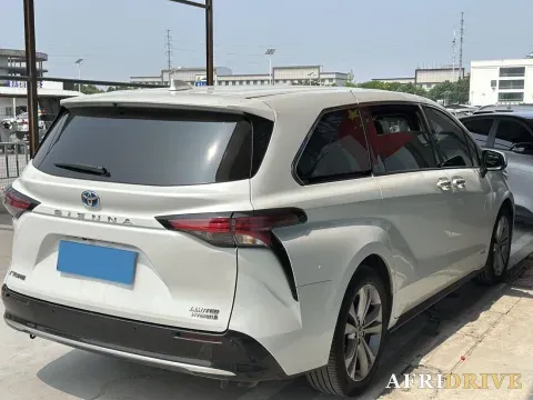 2023 Toyota Sienna 2