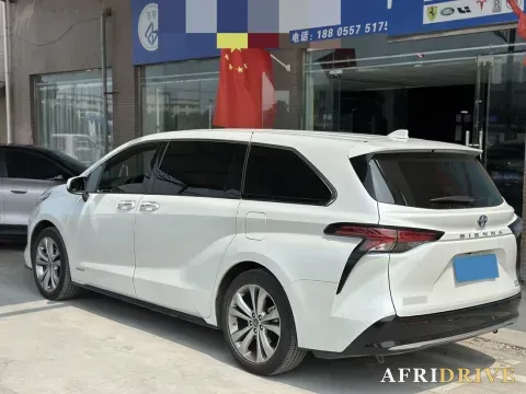 2023 Toyota Sienna 3