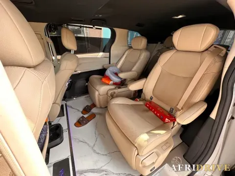2023 Toyota Sienna 4