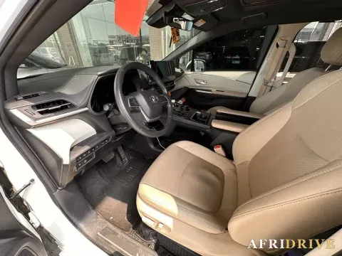 2023 Toyota Sienna 6