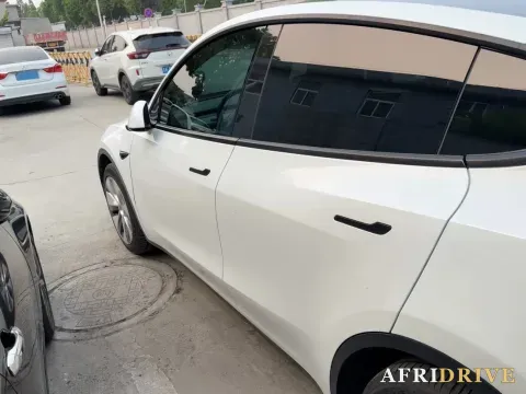 2023 Tesla Model Y 5