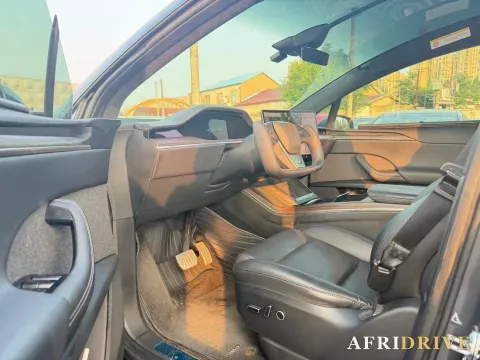 2023 Tesla Model X 4