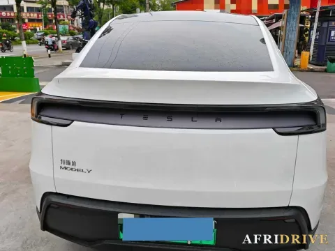 2026 Tesla Model Y 5