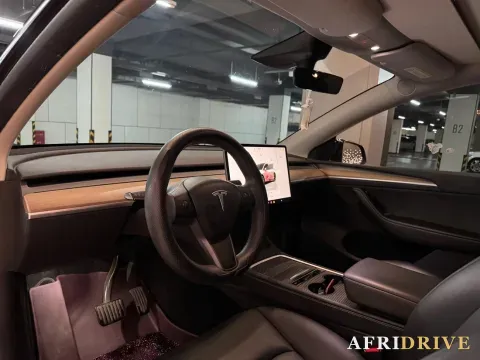 2022 Tesla Model Y 4