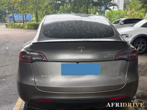 2024 Tesla Model Y 4