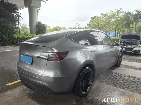 2024 Tesla Model Y 5