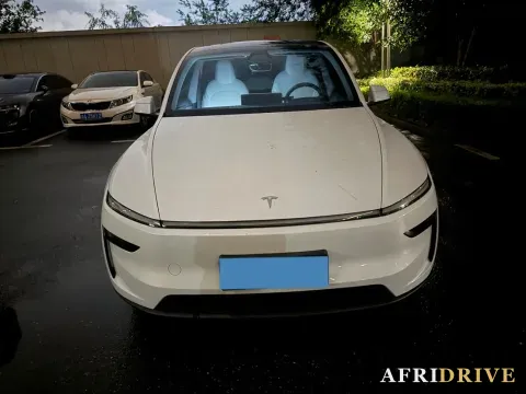 2025 Tesla Model Y 2