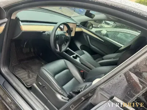 2022 Tesla Model Y 4