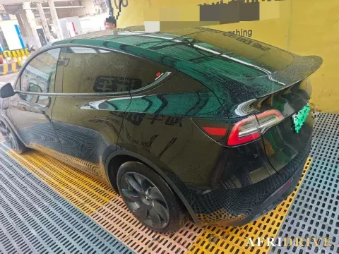 2022 Tesla Model Y 4