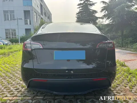 2024 Tesla Model Y 5