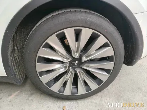 2023 Tesla Model Y 6