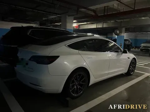 2019 Tesla Model 3 4