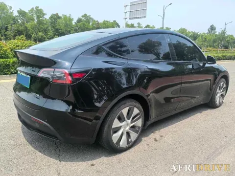2022 Tesla Model Y 4