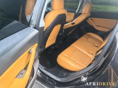 2022 Tesla Model Y 8