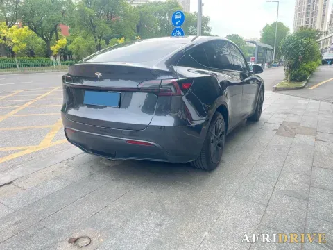 2024 Tesla Model Y 4