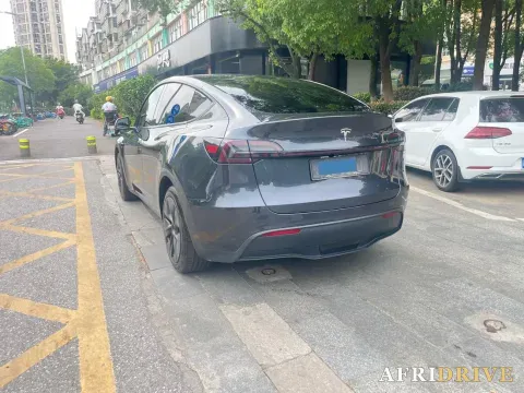 2024 Tesla Model Y 5