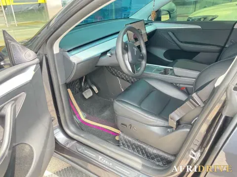 2024 Tesla Model Y 8