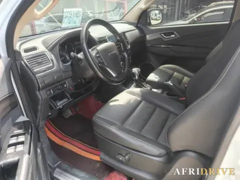 2018 Isuzu Mu-X 3