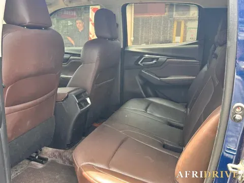 2021 Isuzu D-MAX 6