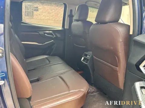 2021 Isuzu D-MAX 7