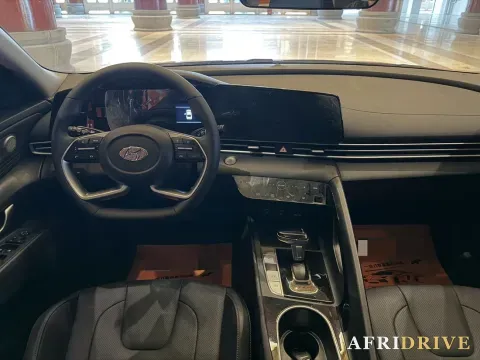2022 Hyundai Elantra 8