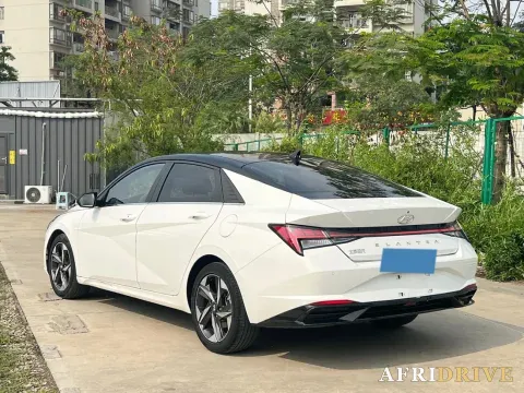 2022 Hyundai Elantra 4