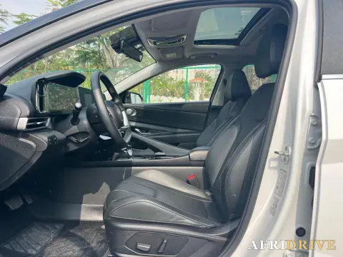 2022 Hyundai Elantra 5