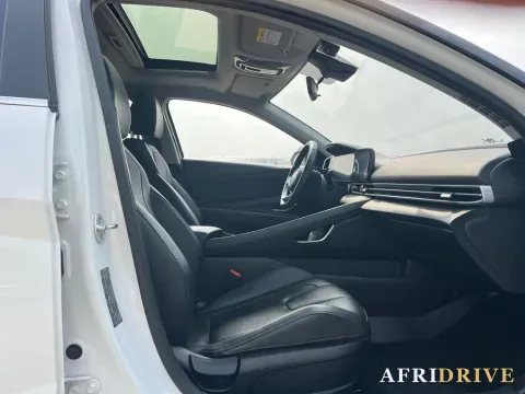 2022 Hyundai Elantra 8