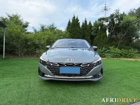 2022 Hyundai Elantra 2