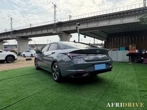 2022 Hyundai Elantra 4