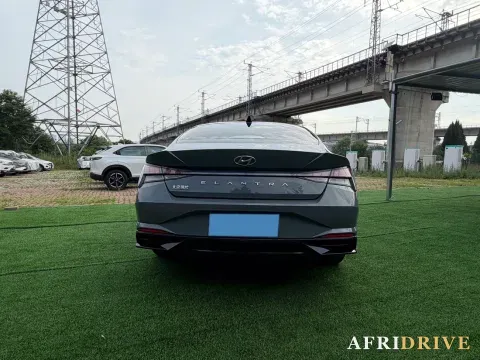 2022 Hyundai Elantra 5