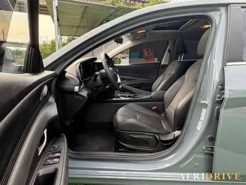 2022 Hyundai Elantra 8