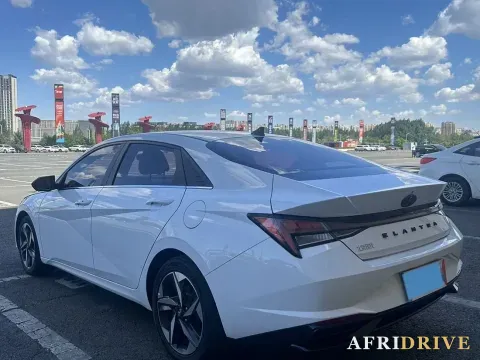 2022 Hyundai Elantra 5
