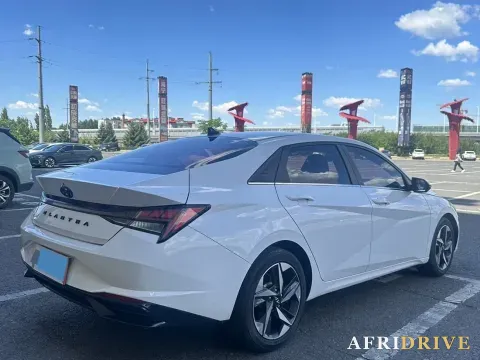 2022 Hyundai Elantra 6