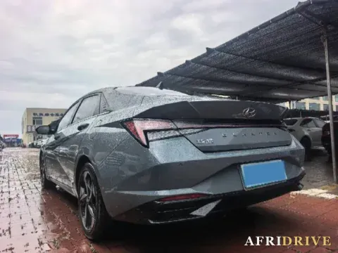2022 Hyundai Elantra 5