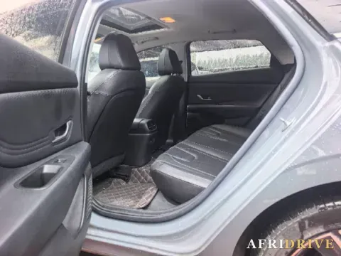 2022 Hyundai Elantra 8