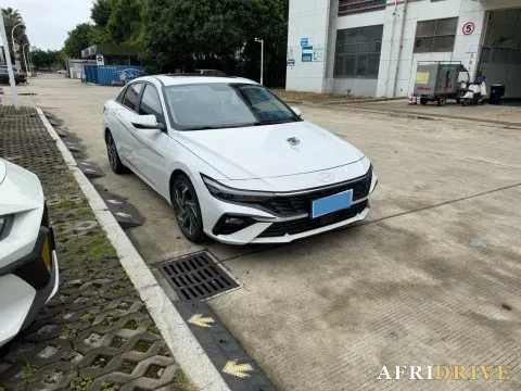 2023 Hyundai Elantra 3
