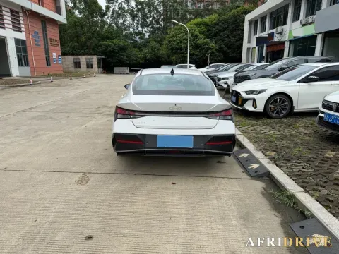 2023 Hyundai Elantra 4