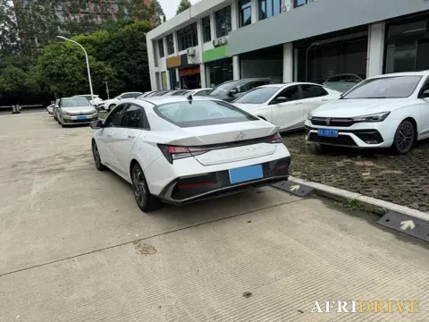 2023 Hyundai Elantra 5