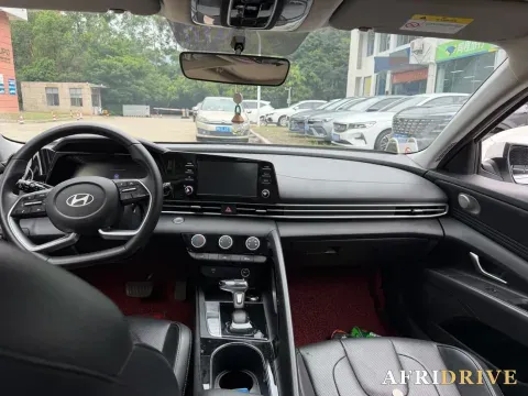 2023 Hyundai Elantra 8