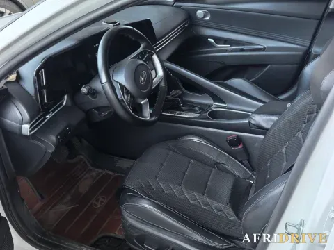 2022 Hyundai Elantra 2