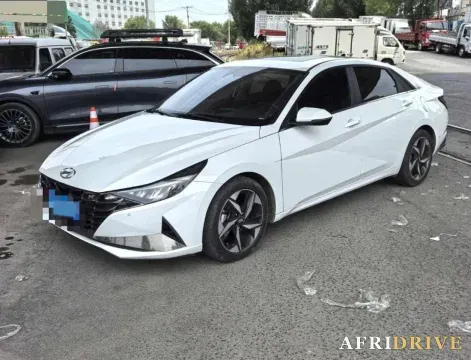 2022 Hyundai Elantra 5