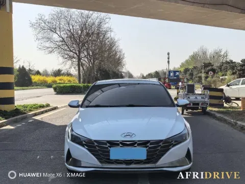 2022 Hyundai Elantra 2